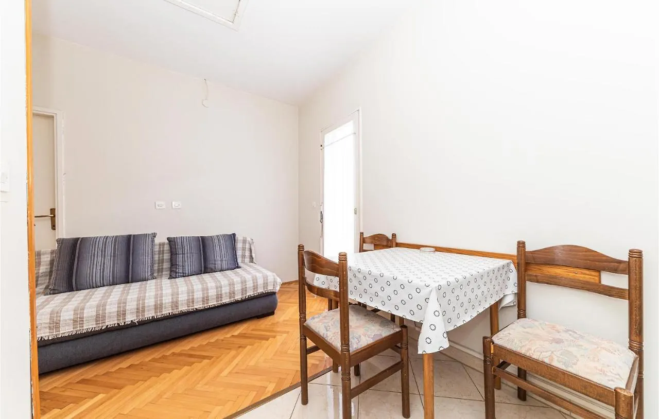 1 Bedroom Stunning Apartment In Seget Donji Trogir