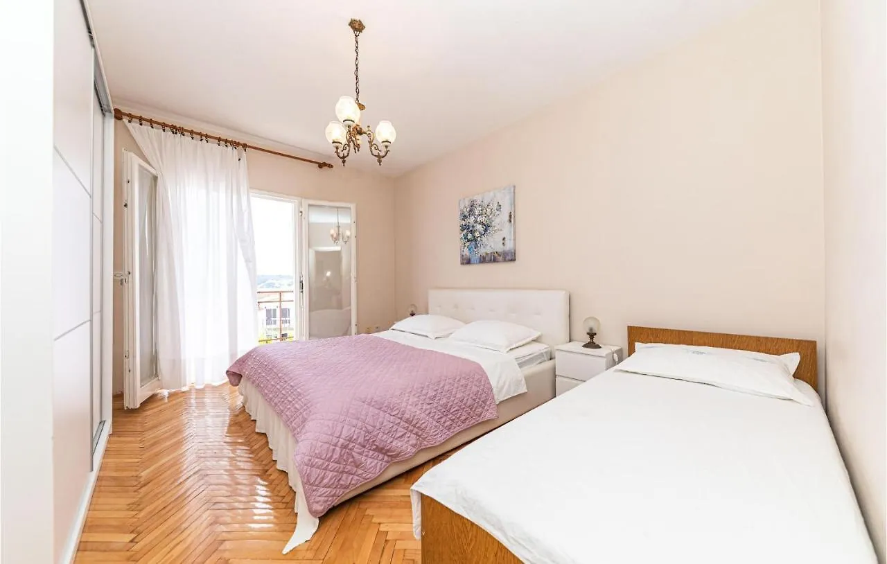 1 Bedroom Stunning Apartment In Seget Donji Trogir