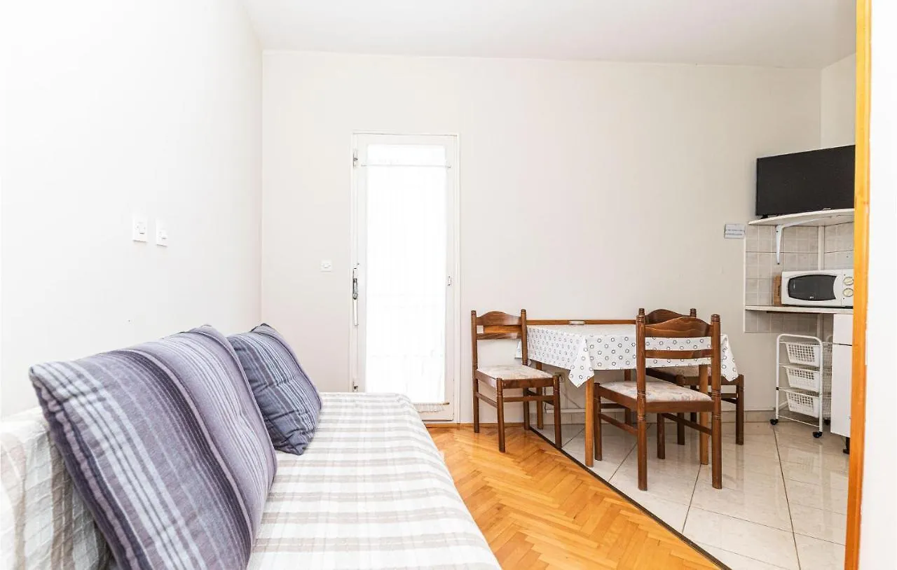 1 Bedroom Stunning Apartment In Seget Donji Trogir