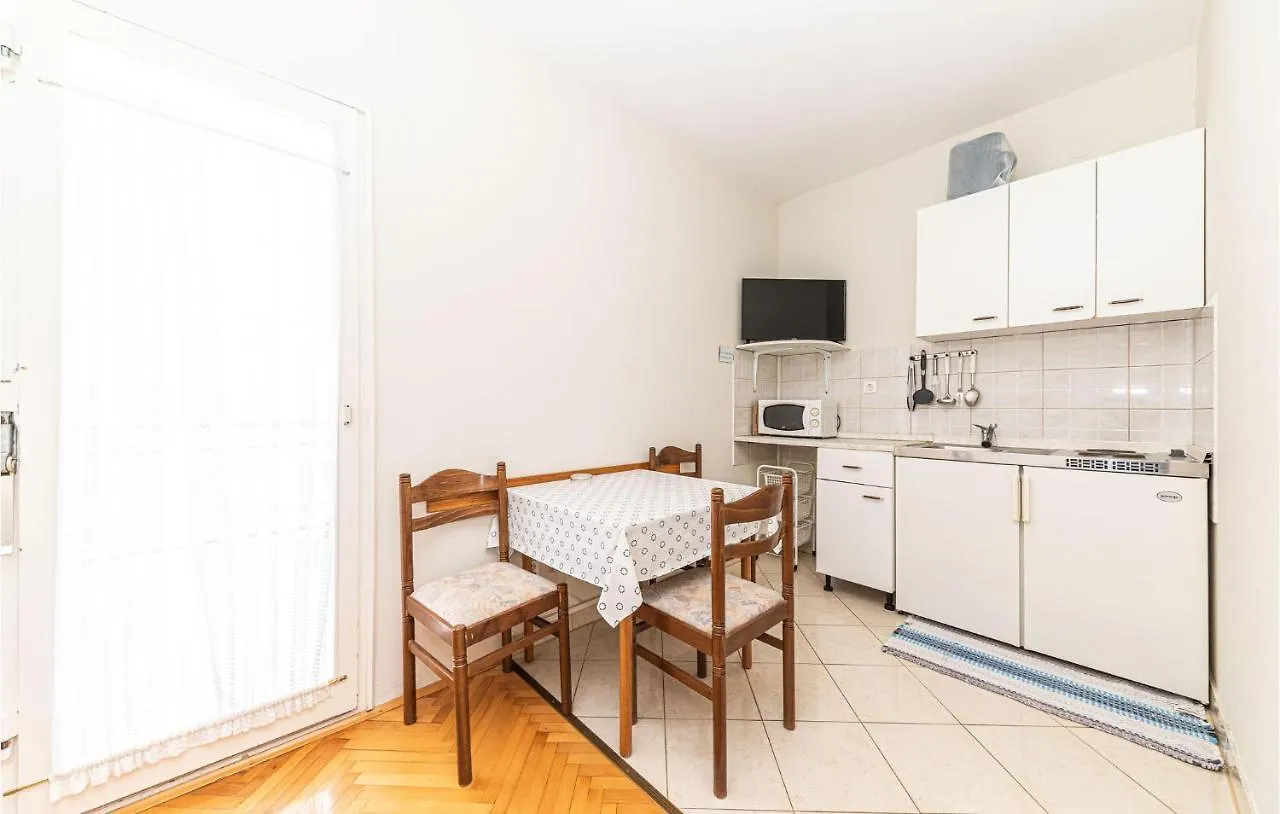 1 Bedroom Stunning Apartment In Seget Donji Trogir