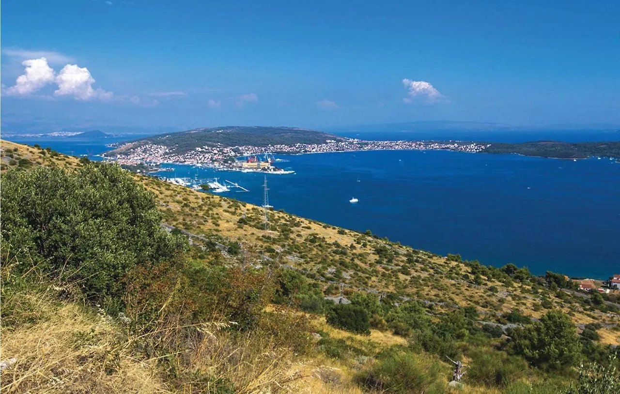 1 Bedroom Stunning Apartment In Seget Donji Trogir 0*,